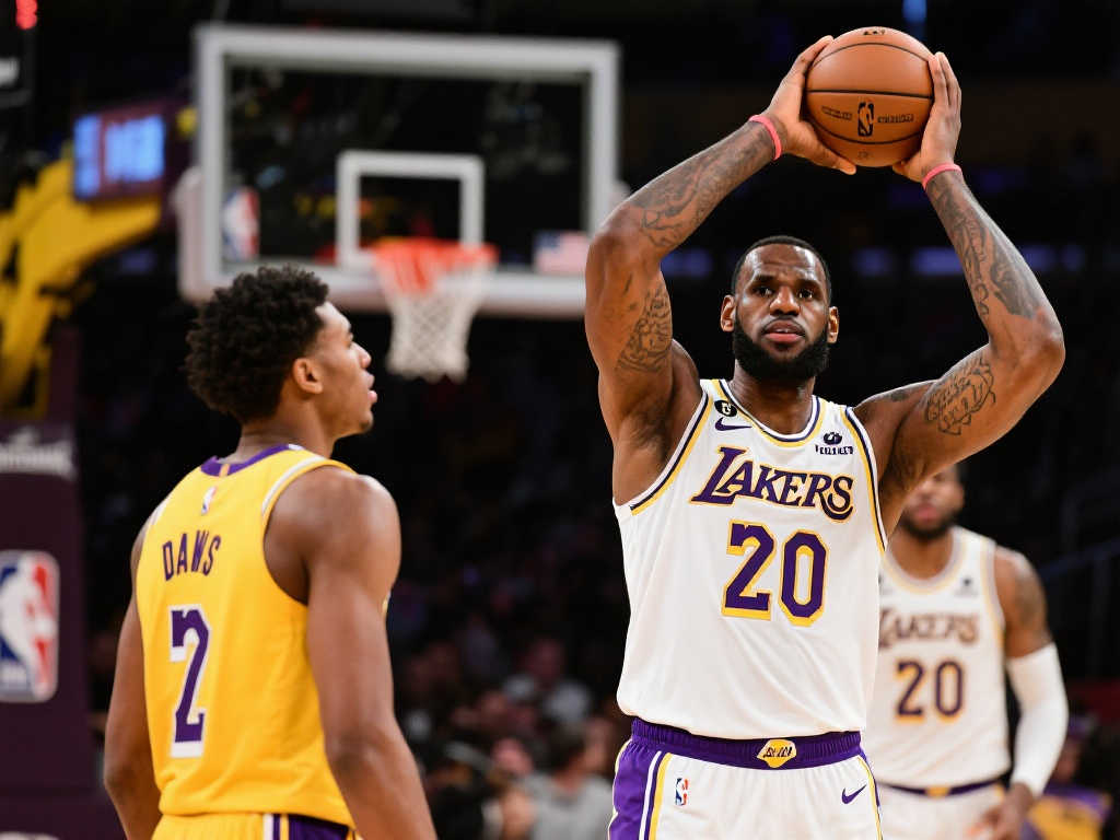 詹皇创双重历史纪录!里程碑之夜浓眉双20护航 詹皇创双重历史纪录!里程碑之夜浓眉双20护航